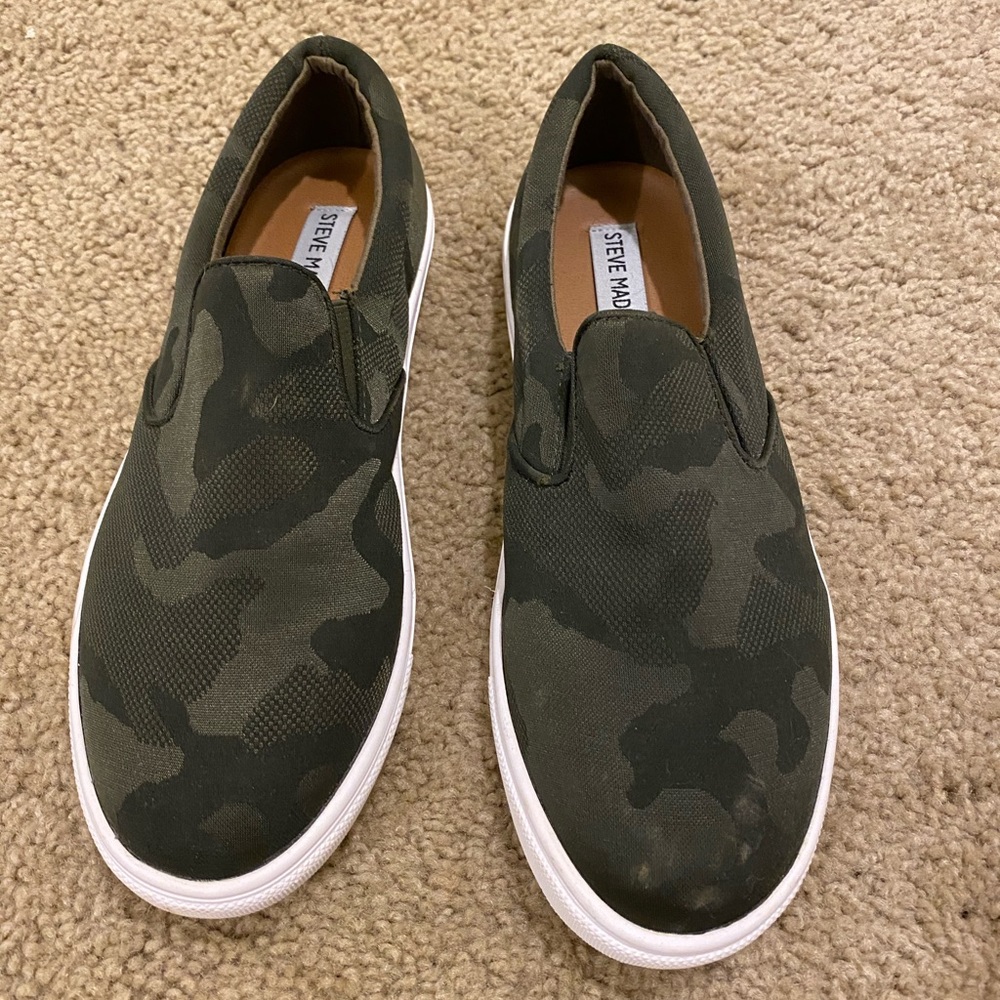 NEW Steve Madden Camo Slip on Sneakers